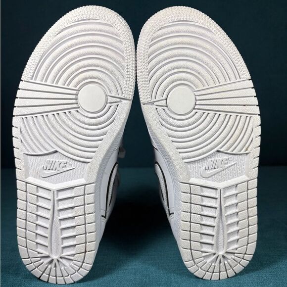 Size 6 - Women’s Nike Air Jordan 1 Mid Iridescent shoes - Picture 8 of 12